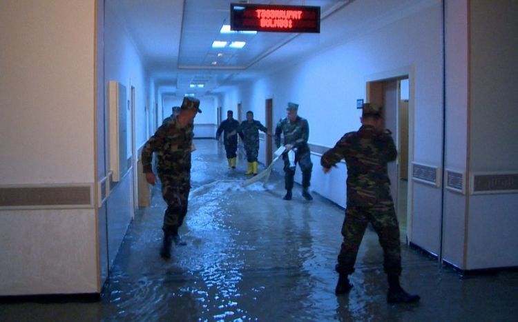 МЧС: В Нахчыване откачана вода из более чем 50 жилых домов и около 10 объектов