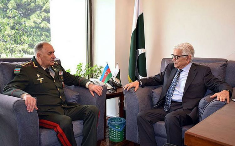 Начальник Генштаба азербайджанской армии встретился с министром обороны Пакистана