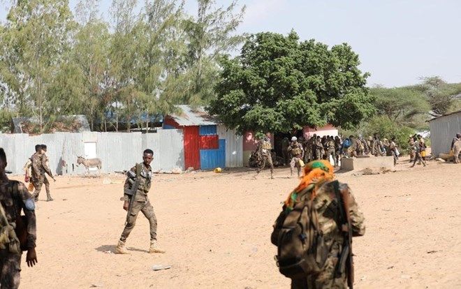 حركة الشباب تهاجم معسكرا في إقليم شابيلي السفلى بالصومال وسماع دوي انفجارات