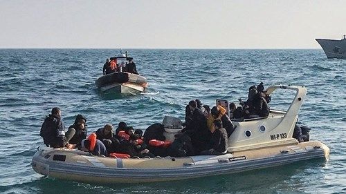 قتلى في انقلاب قارب مهاجرين قبالة جزيرة يونانية