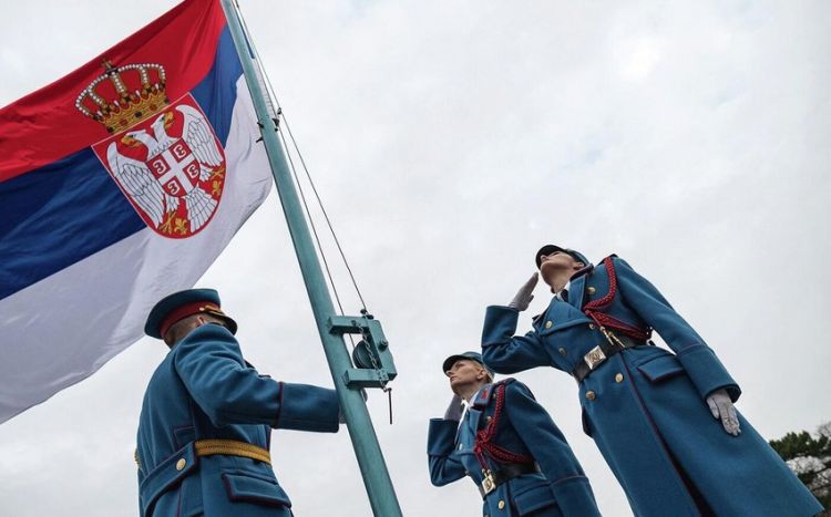 Глава МО Сербии подтвердил срочное выдвижение армии к административной границе с Косовом