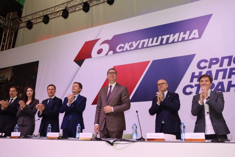 Serbiya Prezidenti partiya sədrliyindən istefa verdi