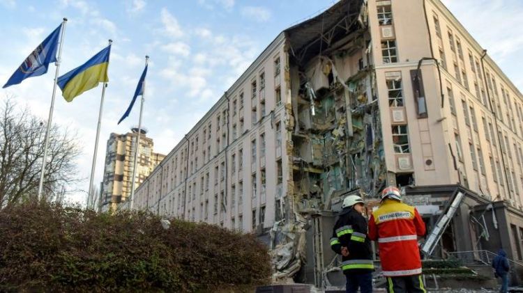 At least 1 dead in 'massive' attack on Kiev