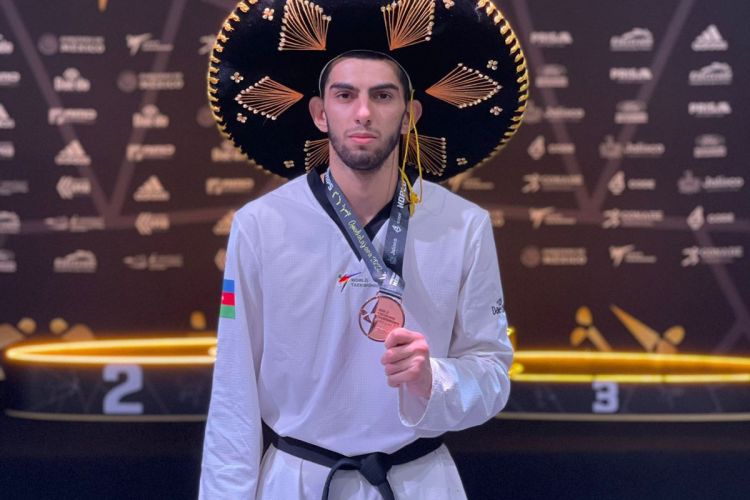 Azerbaijani taekwondo player started world championship with victory