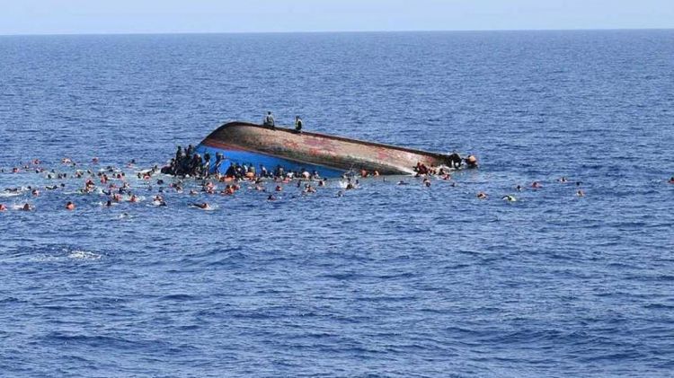 İtaliyada fırtına zamanı turist gəmisi batdı Ölən var