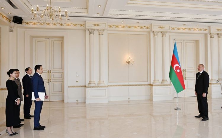 Президент Азербайджана Ильхам Алиев принял верительные грамоты новоназначенного посла Казахстана в нашей стране
