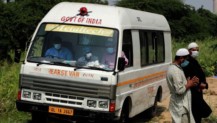 При падении автобуса в ущелье на севере Индии 10 человек погибли, 55 пострадали