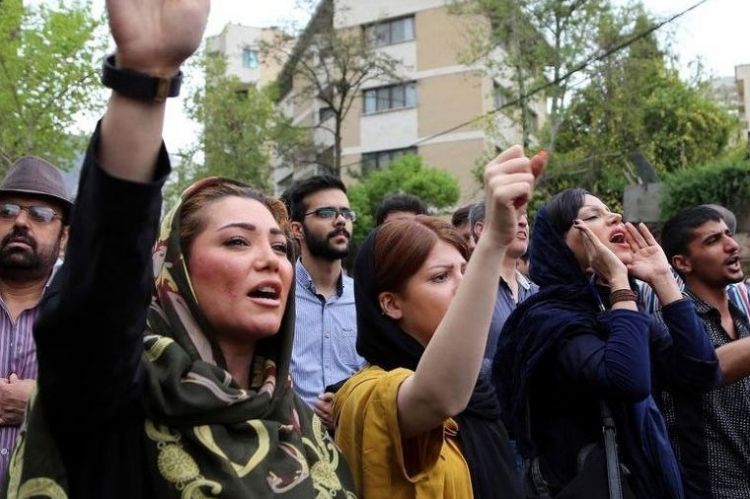 Tehranda hicabsız qadınların sayı iki dəfə ARTIB