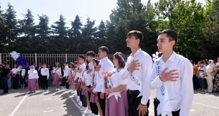 14 июня в школах Азербайджана пройдет "Последний звонок"
