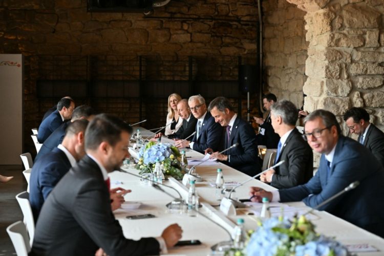 Azərbaycan Prezidenti “Avropa siyasi birliyi”nin Zirvə toplantısı çərçivəsində işçi lançda iştirak etdi