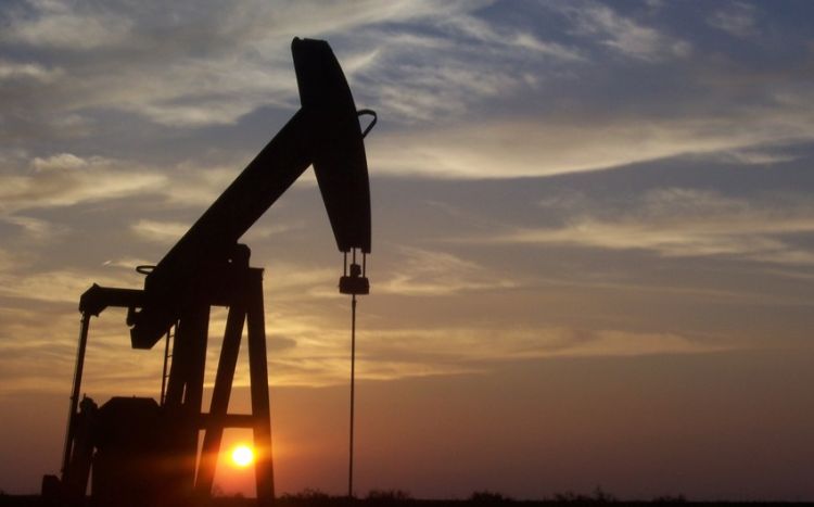 Цены на нефть поднялись на рисковых настроениях рынка