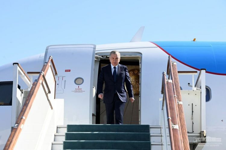 Uzbek leader Shavkat Mirziyoyev visits Kyrgyzstan