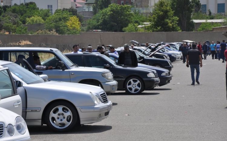 В мае выросла активность автомобильного рынка Баку