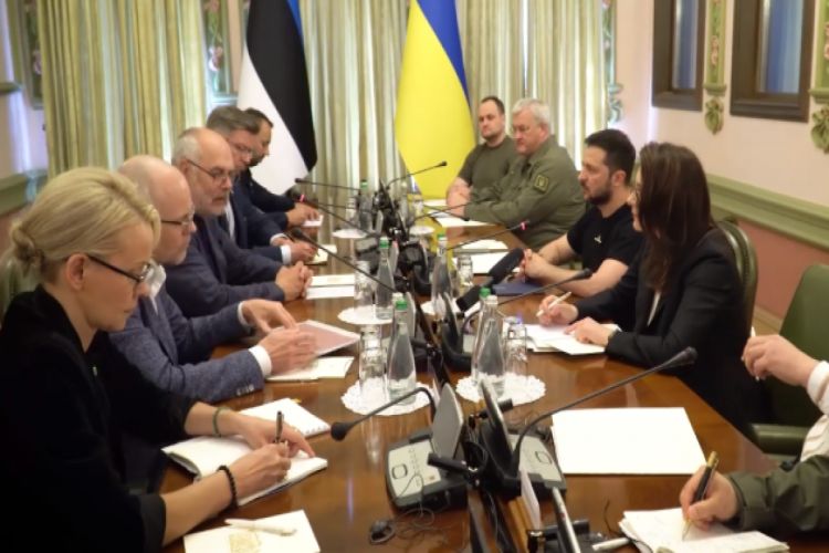 Zelensky welcomes Estonian counterpart in Ukraine