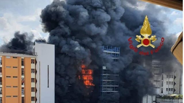 Rome: One dead as huge fire sweeps through high-rise building