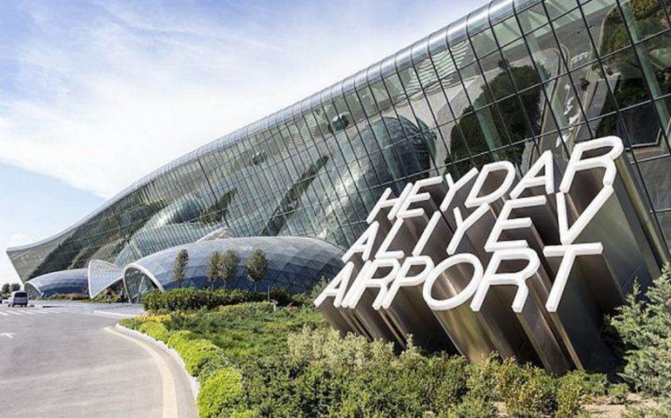 В Международном аэропорту Гейдар Алиев прошел музыкальный флешмоб