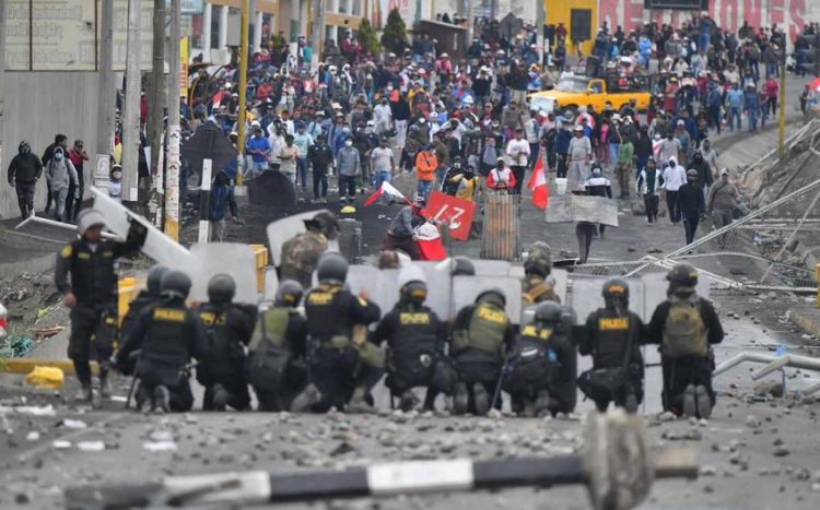 Власти Перу продлили режим ЧП из-за антиправительственных протестов