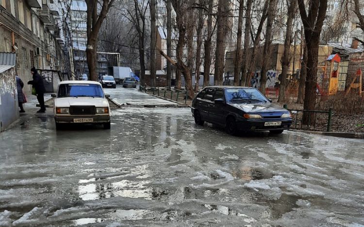В Саратове более 880 домов остались без холодной воды после коммунальной аварии