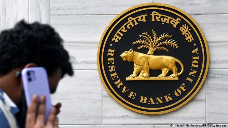 India central bank leaves interest rate unchanged