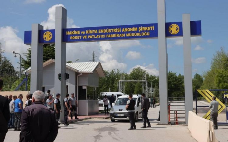 В Турции при пожаре на фабрике по производству ракет погибли пять человек
