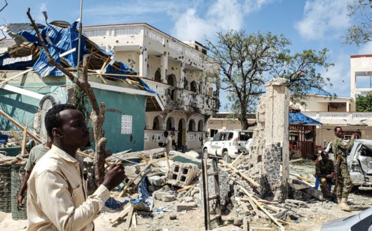 При атаке боевиков на отель в столице Сомали погибли девять человек