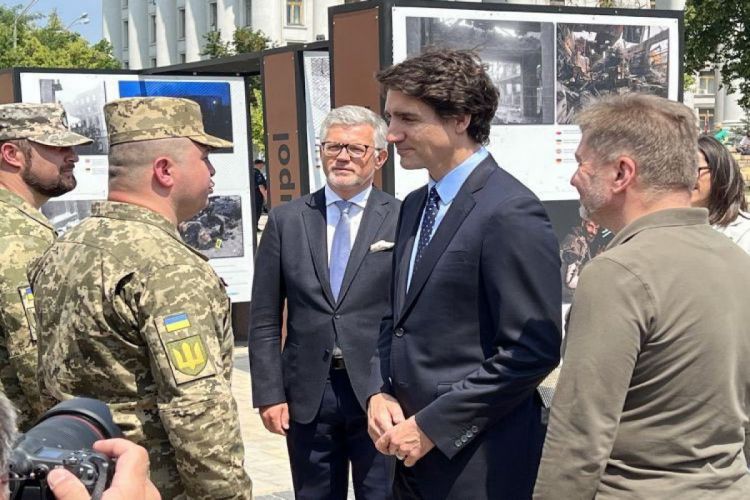 Canada's PM Trudeau meets Ukraine's President Zelenskyy on surprise trip to Kyiv