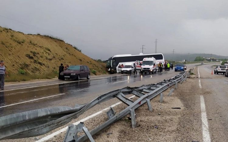 Türkiyədə avtobus dərəyə düşdü, yaralılar var