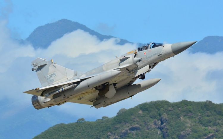 Тайвань поднял в воздух самолеты для перехвата китайских истребителей