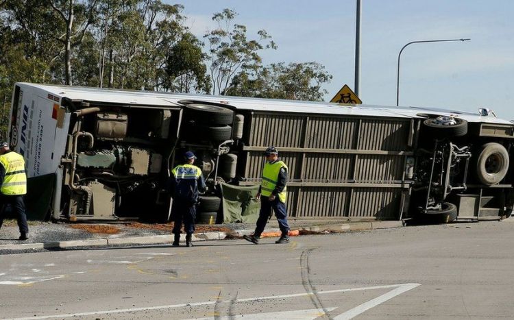 Число раненых в результате аварии автобуса в Австралии возросло до 25