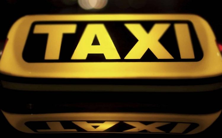 В Азербайджане будут штрафовать операторов для заказа такси, действующих без разрешения