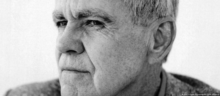 Pulitzer Prize-winning novelist Cormac McCarthy dies