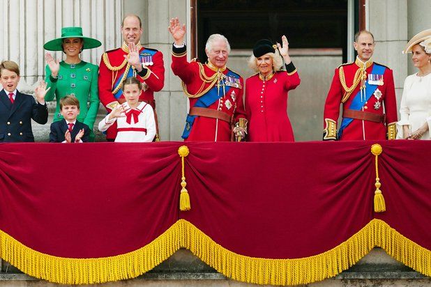 الملك تشارلز يحتفل بأول عيد ميلاد رسمي له على عرش بريطانيا