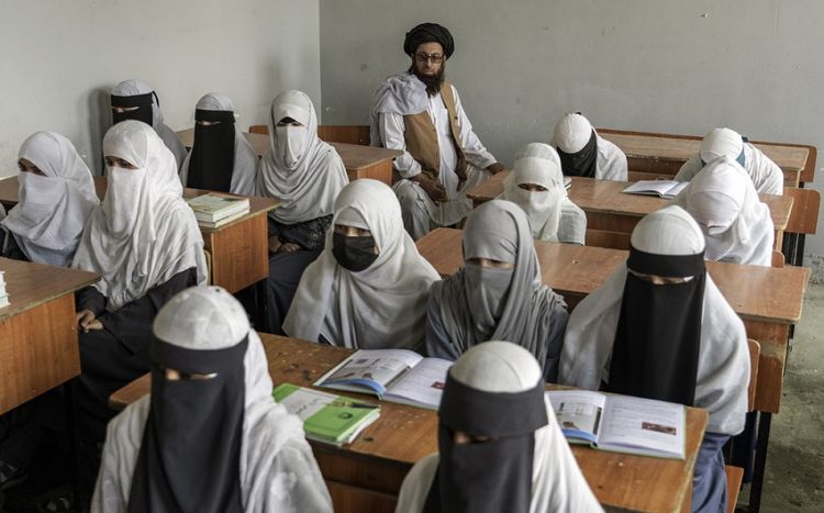Талибы закрыли учебные центры для девочек в провинции Газни