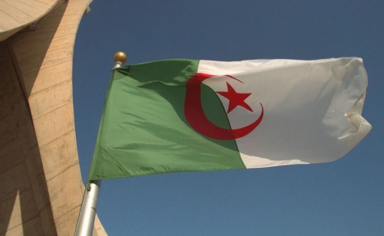В Алжире экс-премьера приговорили к пяти годам лишения свободы за коррупцию