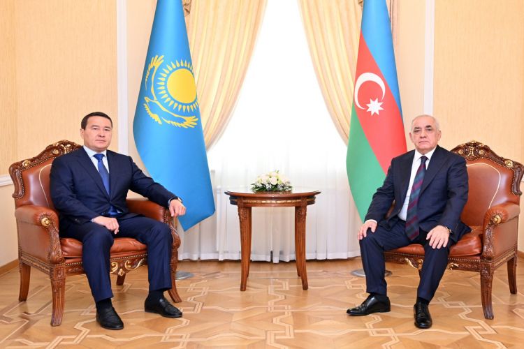 Azerbaijani and Kazakh PMs held meeting and signed documents