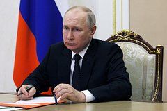 Путин пообещал защитить россиян от внутреннего предательства