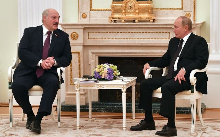 Putin Lukaşenkoya zəng ETDİ