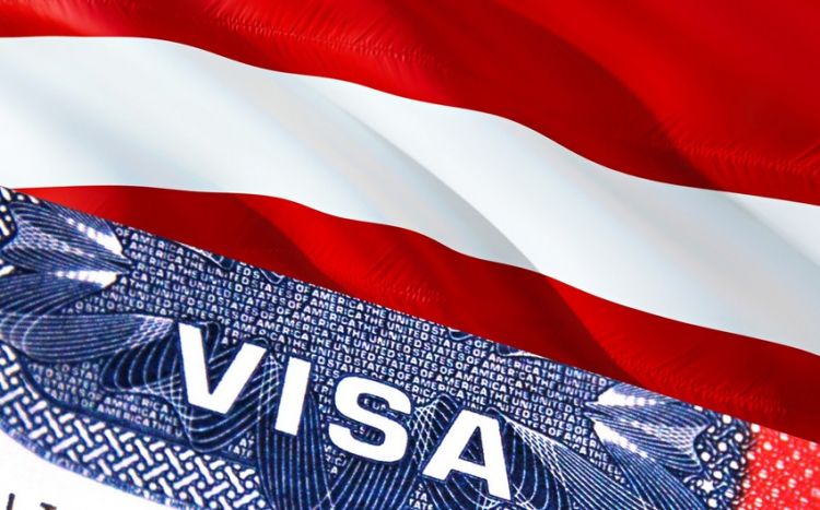 Латвия прекратила прием заявлений россиян на выдачу виз всех типов