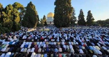 آلاف الفلسطينيين يؤدون صلاة عيد الأضحى بالمسجد الأقصى