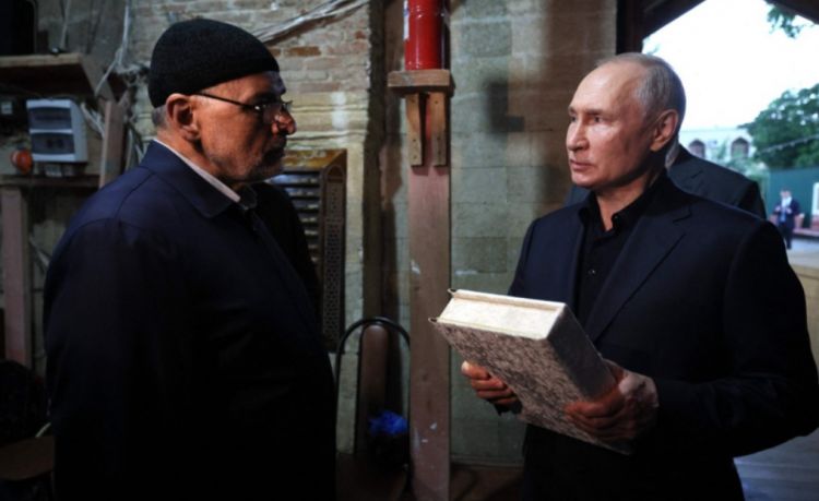 Путин: В России неуважение к Корану является преступлением