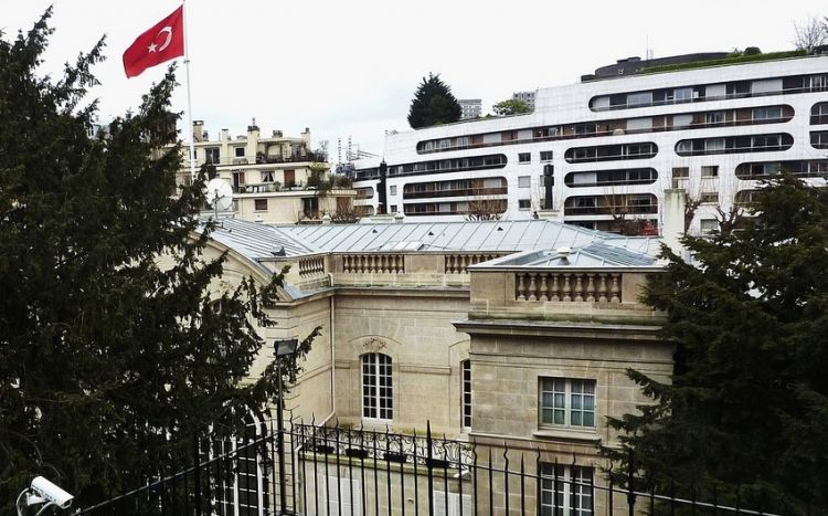 Посольство Турции во Франции предупредило соотечественников