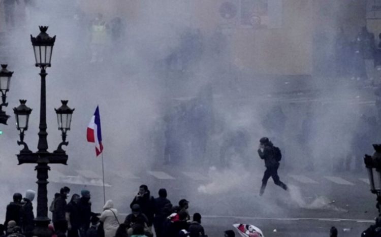 Названо число задержанных на протестах во Франции