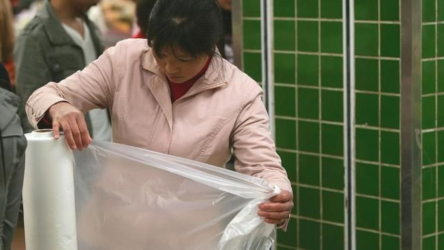 New Zealand says it's the first to ban thin plastic bags from supermarkets