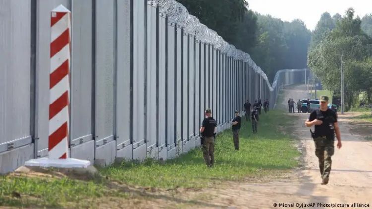 Poland strengthens Belarus border after Wagner chief arrival
