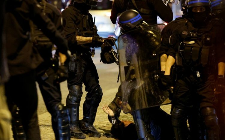 Полиция Франции задержала почти 160 человек в ночь на понедельник