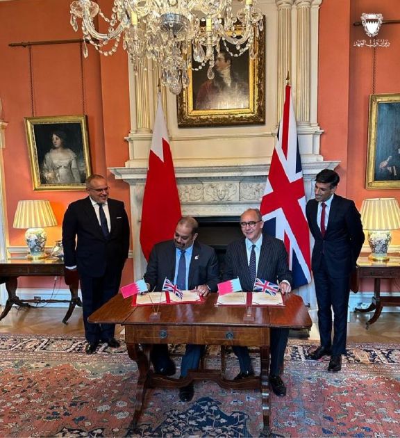 البحرين توقع اتفاقات لاستثمار 1.3 مليار دولار مع بريطانيا