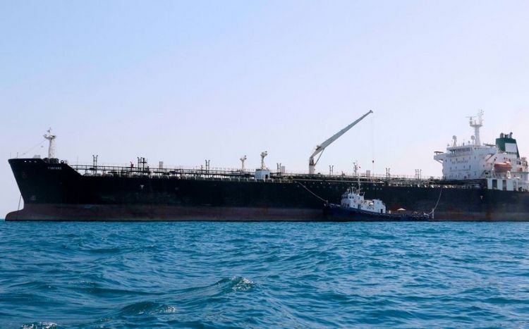 Иран пытался перехватить два нефтяных танкера близ Ормузского пролива