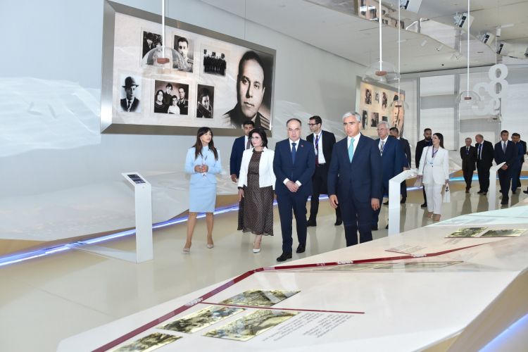 Albanian President and his spouse view Heydar Aliyev Center