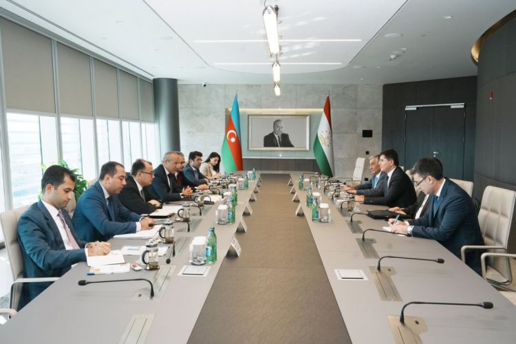 Azerbaijan, Tajikistan mull promoting mutual investment cooperation