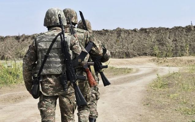 Erməni silahlı dəstələri Qarabağda səngər qazırlar